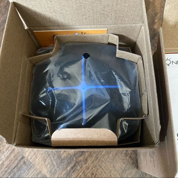 Waterproof bluetooth speaker NEW - Picture 2 of 6